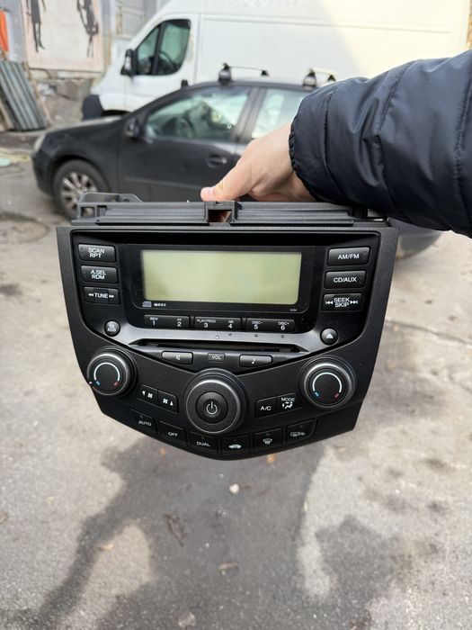 Honda Accord 7 Piese de interior, radio (magnetofon), climatizare