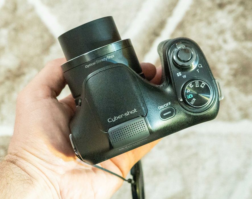 Sony DSC H-100 (camera foto Bridge cu zoom optic 21 X)