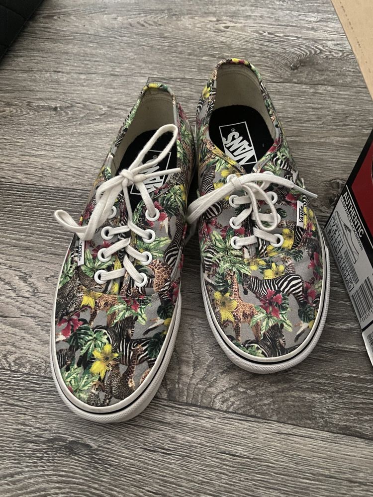 Обувки vans