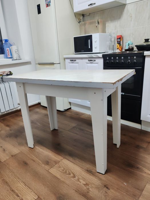 Стол кухонный 4 стульчика