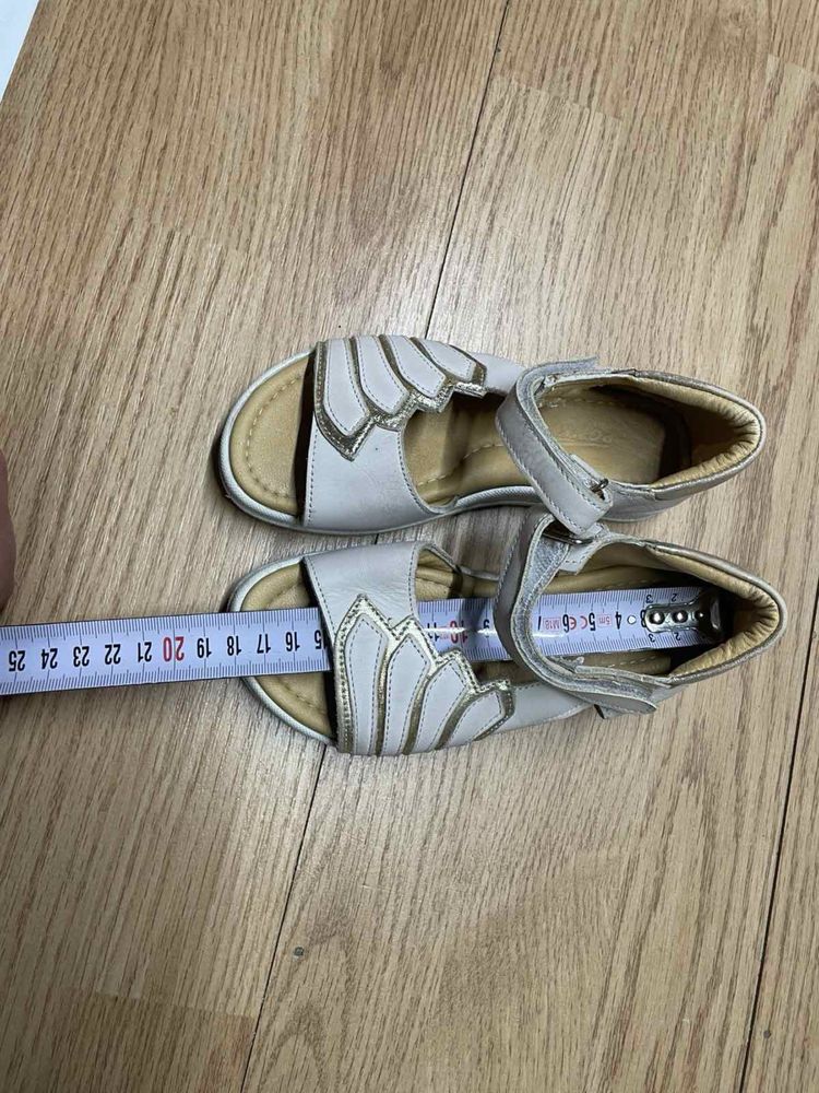 Продавам детски сандалки Ponki номер 28.