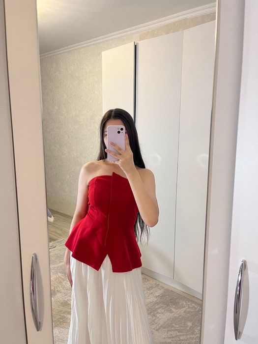 Корсет, кофта красная, прекрасная