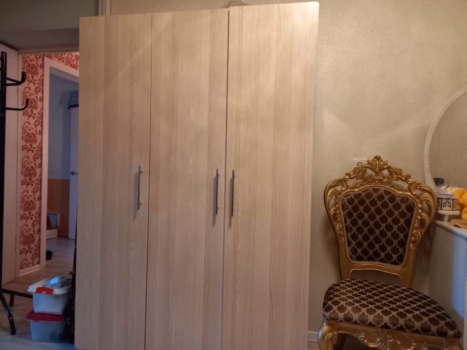 Шкаф,вешалка,торг есть