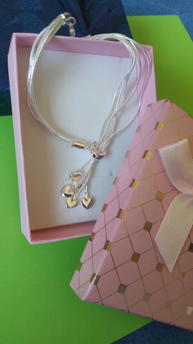 Нов, сребърен ланец/ гривна ( комплект) в кутия за подарък.