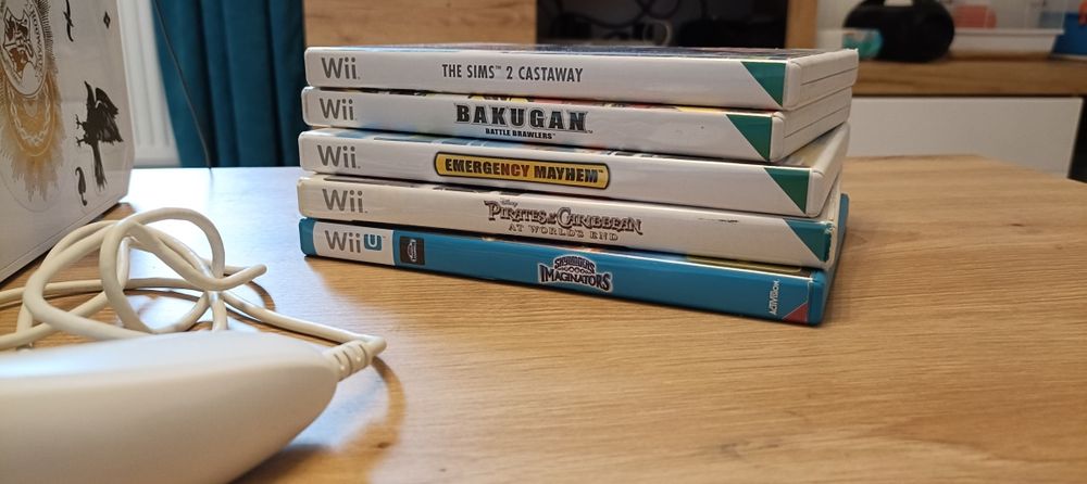 Vând Wii + jocuri