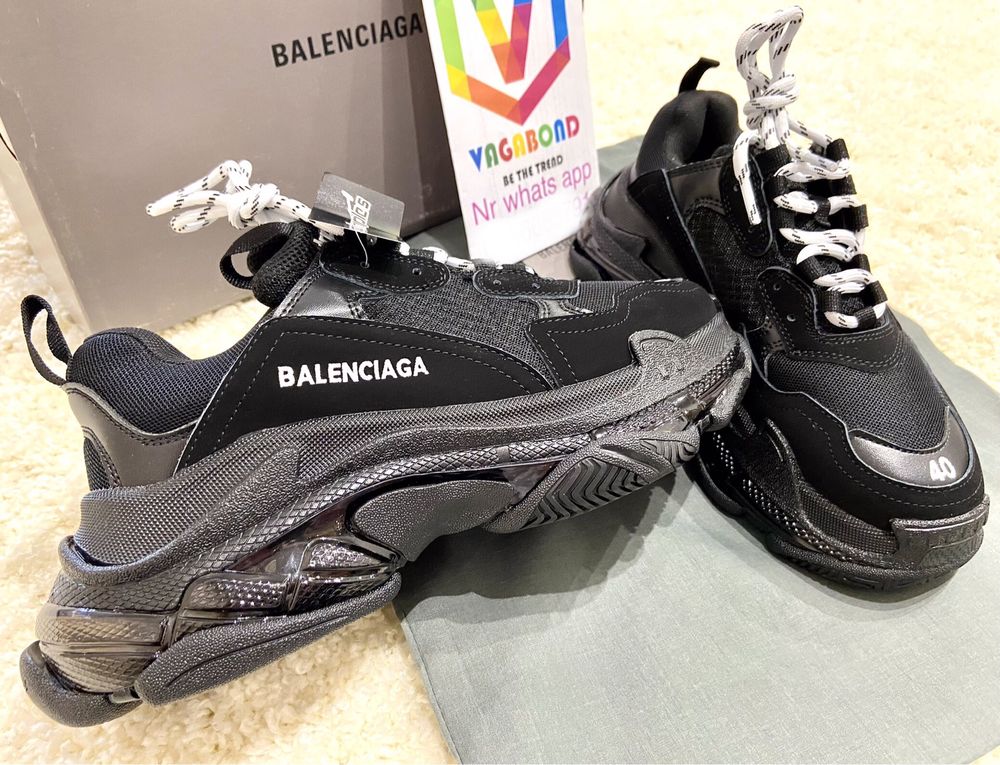 Balenciaga Triple S• Full box• Premium• Doar marimile37;38;39;45