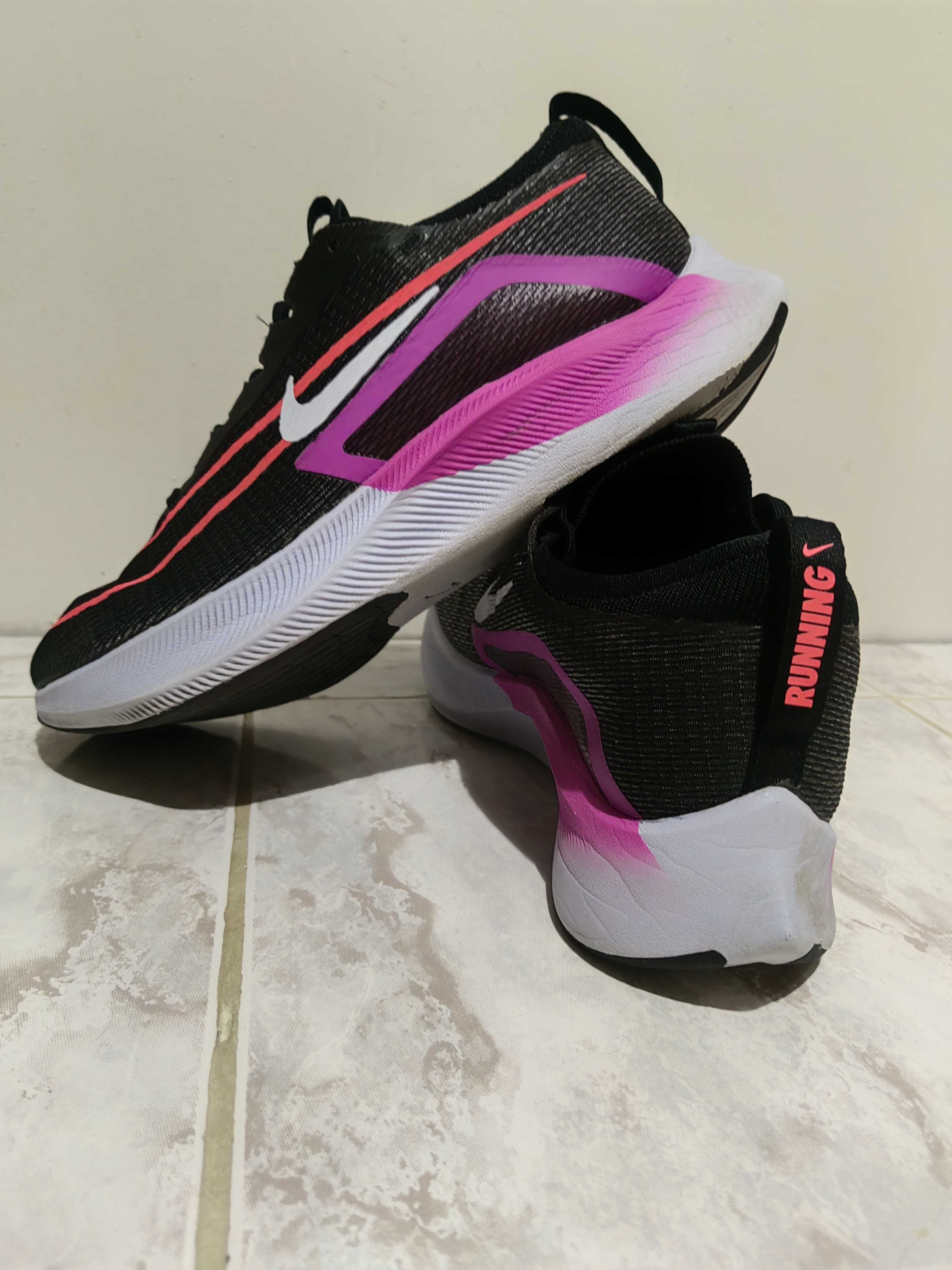 Nike zoom fly 4  (42.5)