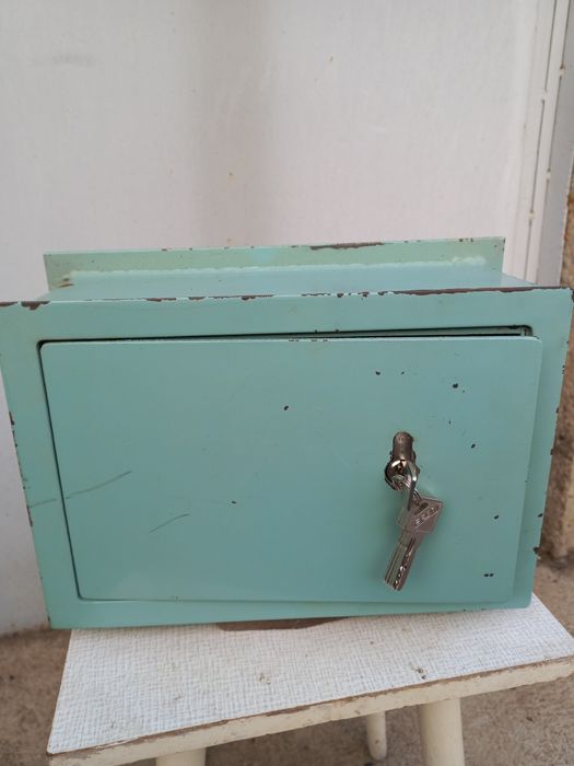 Продам сейф  для нужных вещей