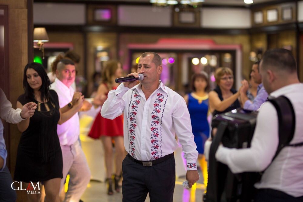Formatie nunta/Traditii dimineata/Dj evenimente/Foto-Video