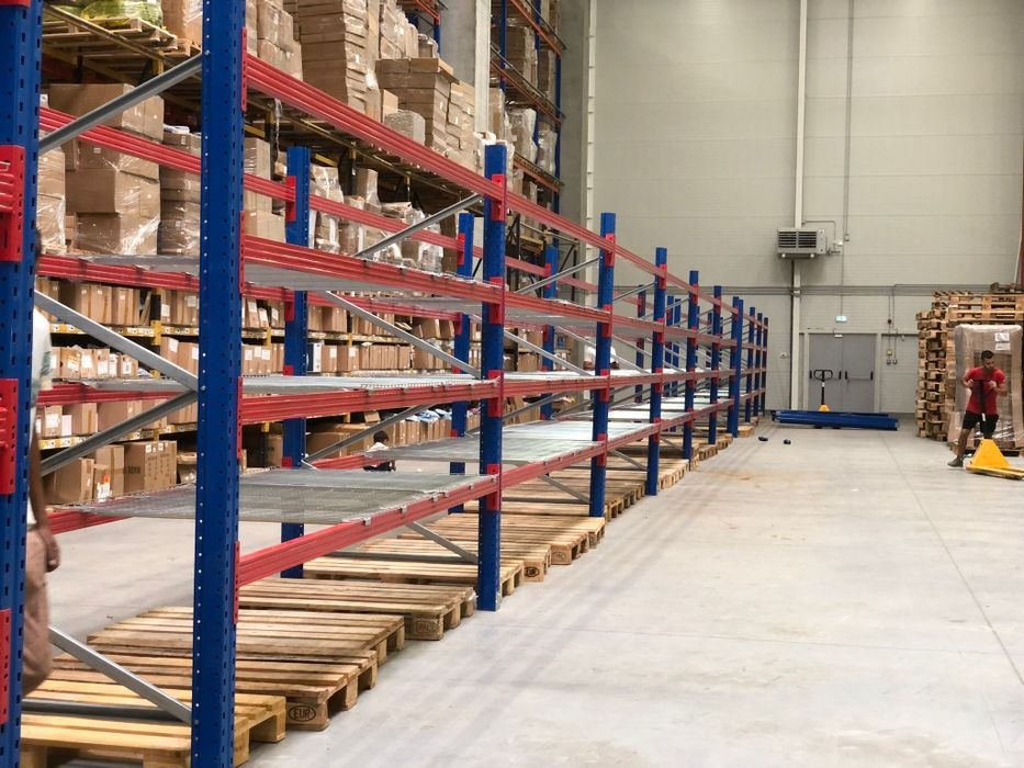 Rafturi metalice cu polite 838×2356