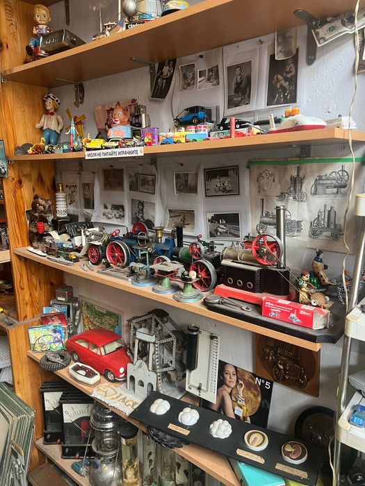 Разпродажба на антични играчки