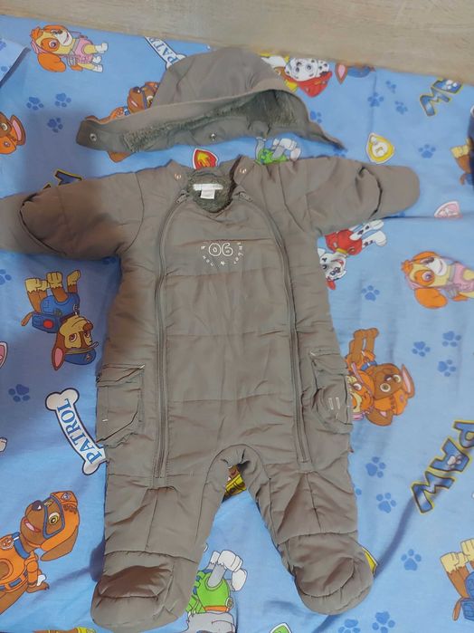 Продавам бебешки космонафт!