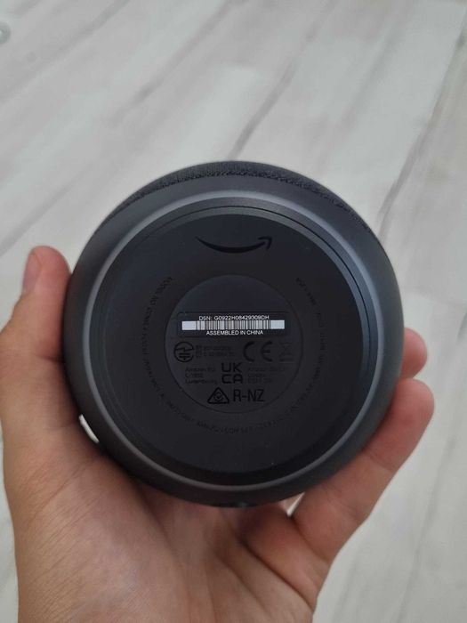 Alexa Echo Dot 5 – una nouă, sigilată, una folosită cu încărcător