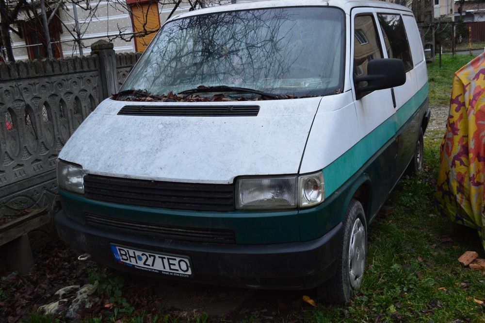 Vând T4 pentru piese