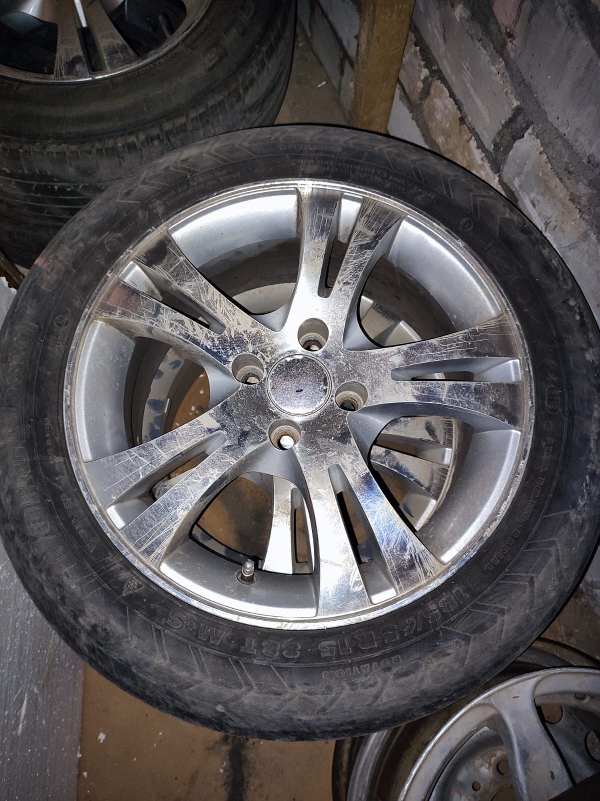 Продам диски с шинами на r 15 и r 14