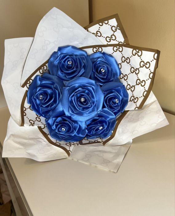 Buchet 7 trandafiri cu diamante