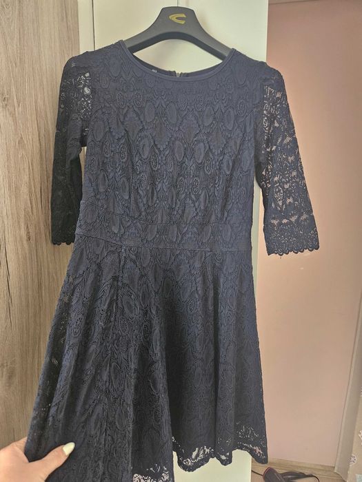 Елегантна синя еластична рокля от дантела – YUNONA