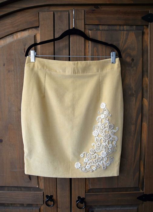 fusta de velur cu broderie