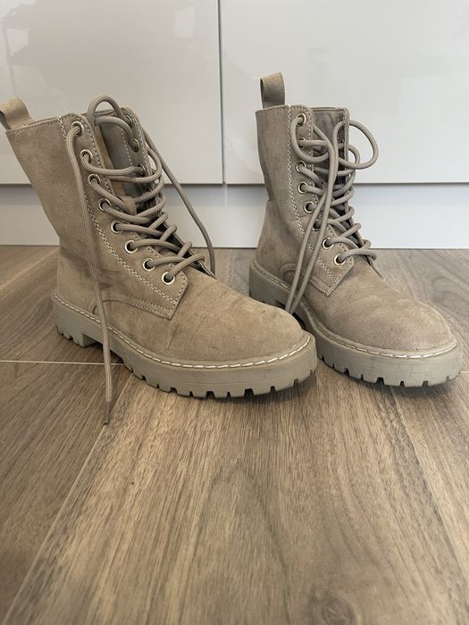 Ghete cu sireturi dama