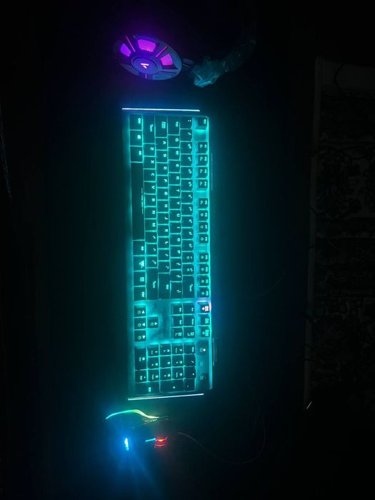 Kilavyatura mishka naushnik 3tasibirda sotaman holayi yangi