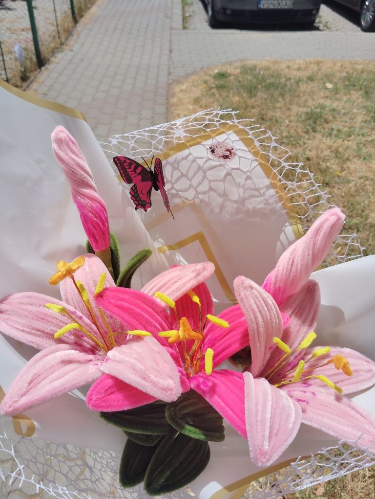 Buchet de crini imperiali
