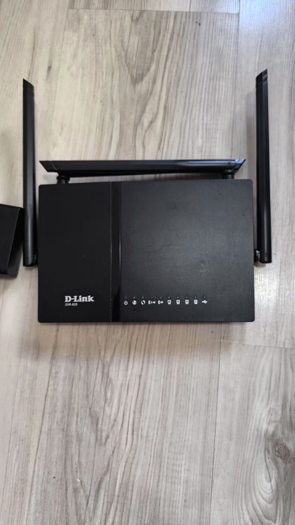 Рутер D-LINK DIR-825