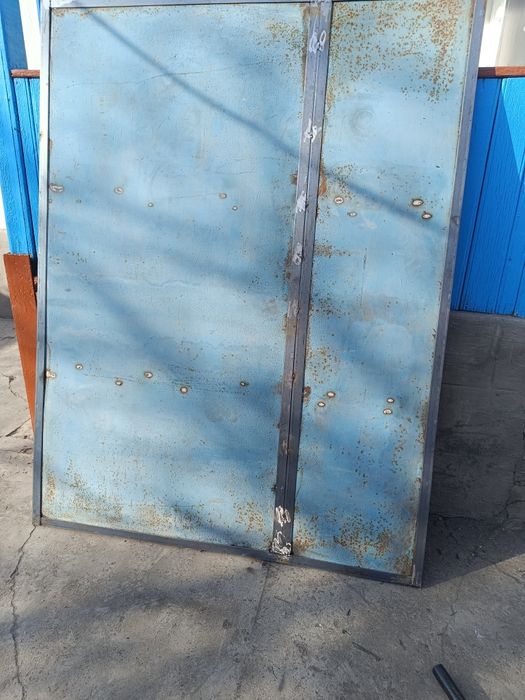 Продам ворота размеры высота 2 метра, шириной 1.5 метра, толщина  3 мм