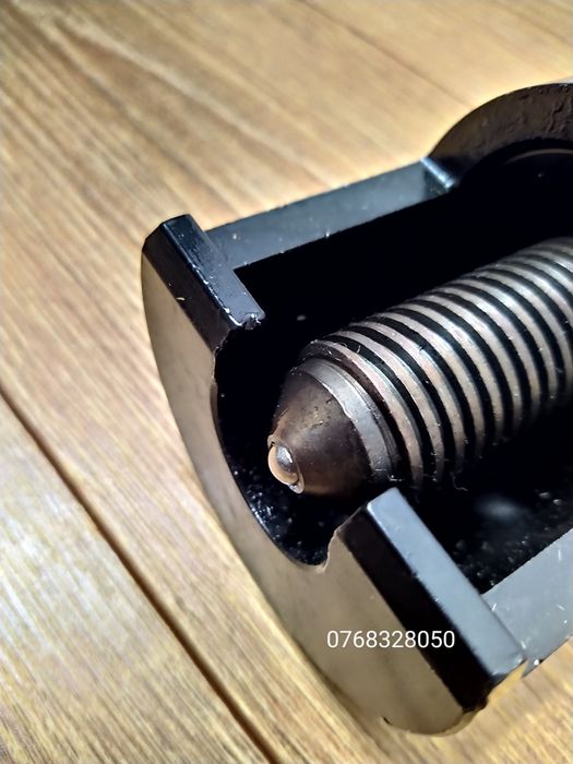 Extractor rotule, pivoti pentru camioane, furgonete, jeepuri etc