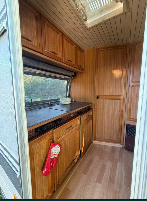 Продавам каравана Hobby