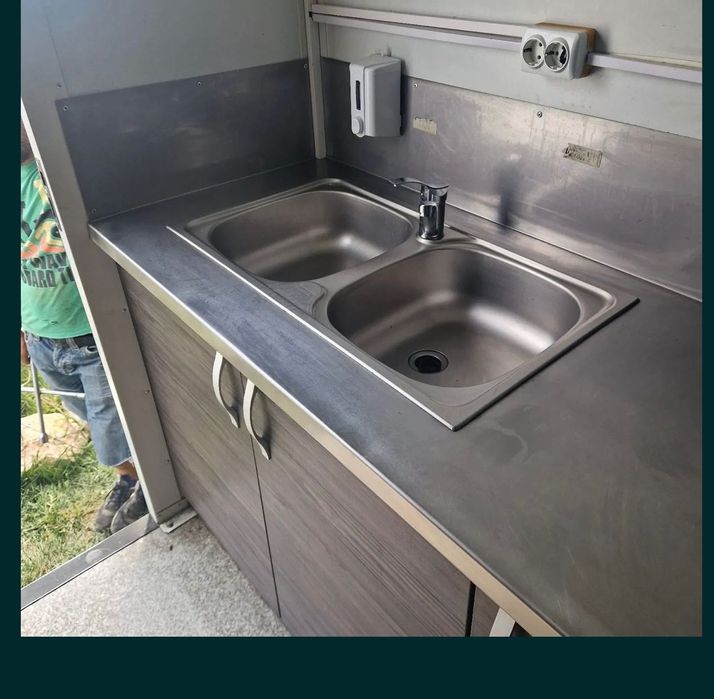 Rulotă Food Truck de Închiriat – Cat. B, Doar 2200 RON/lună!