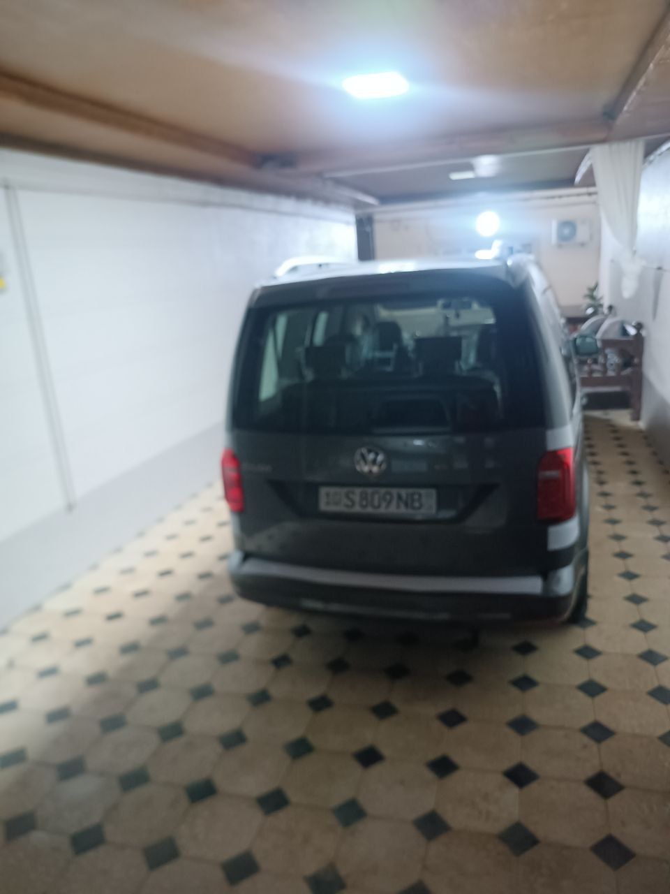 Moshina sotiladi Volkswagen