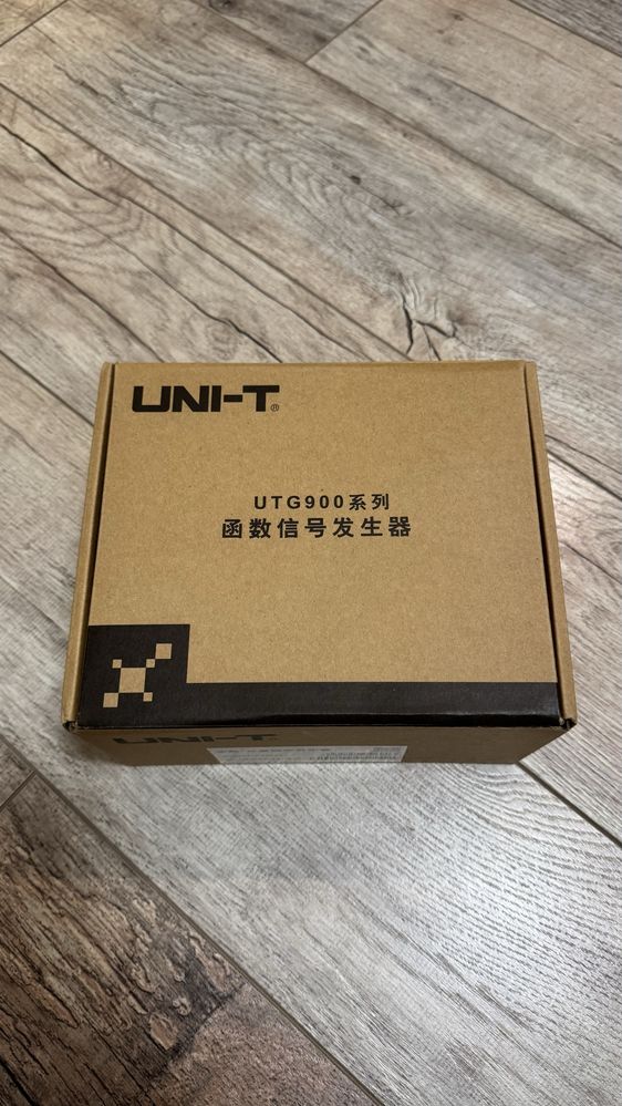 Генератор сигналов UNI-T