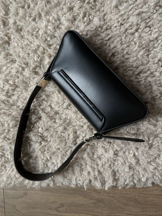 Черна кожена чанта ZARA - 15 лв.