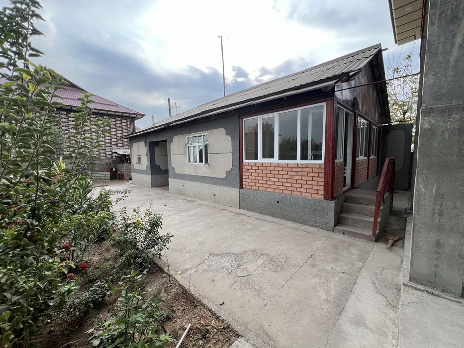 DSK da 6-sotixli hovli uy sotiladi