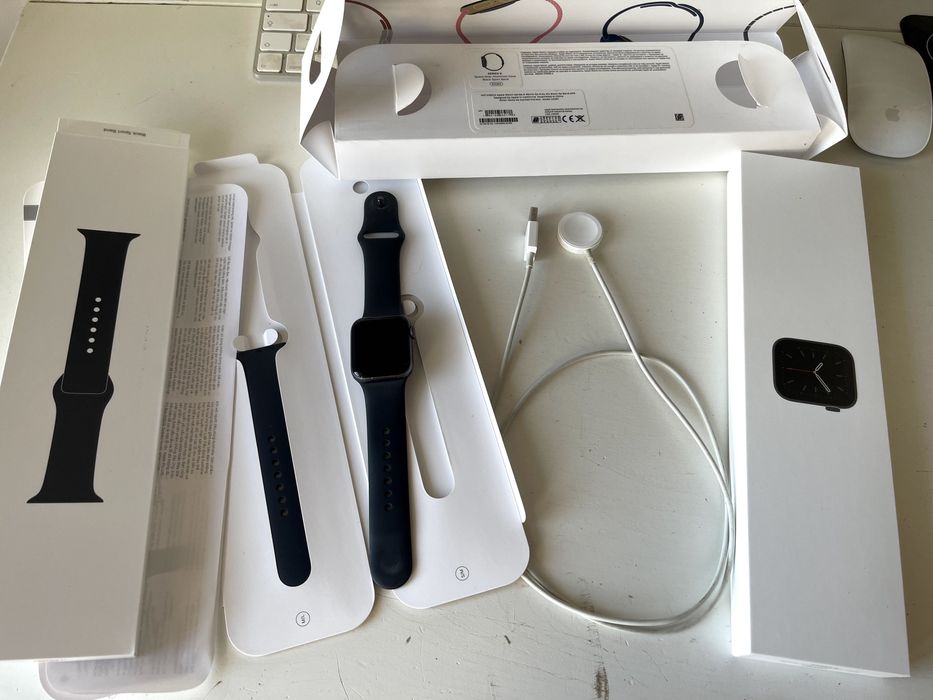 Apple Watch Series 6 GPS 40mm Space Gray OLED Blood Oxygen Heart Rate