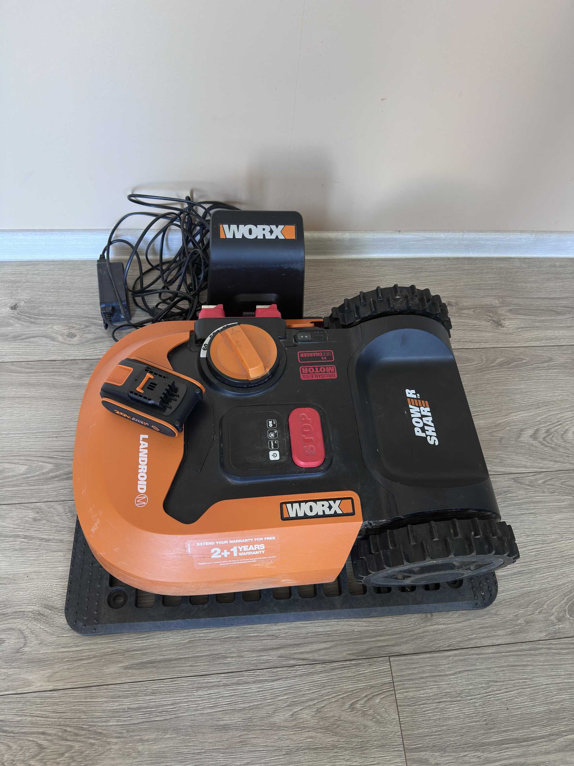 Robot de tuns iarba WORX WR141E Landroid M500