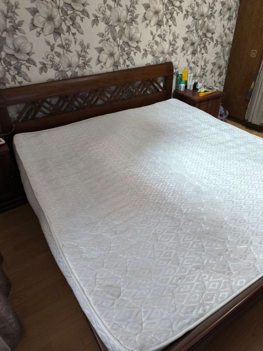 Двуспальная кровать