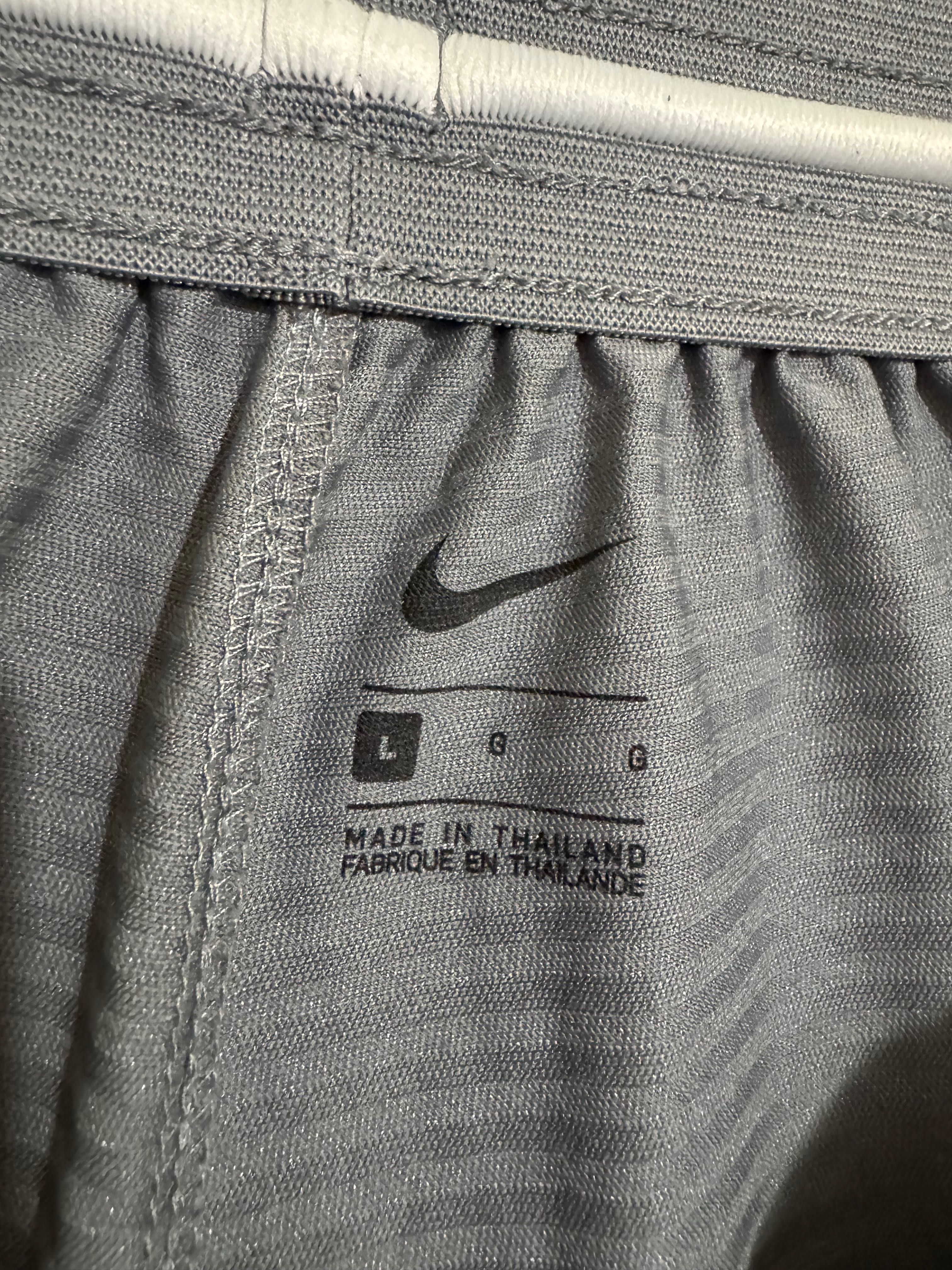 3 броя NIKE Shorts.