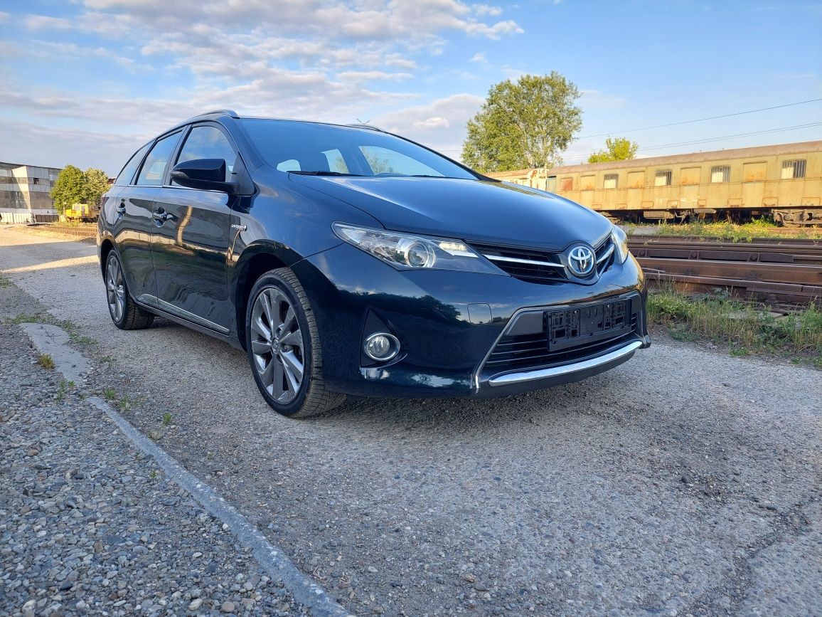 Toyota Auris Combi Hybrid 2013