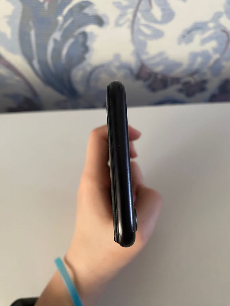 iPhone 7 black 32 gb