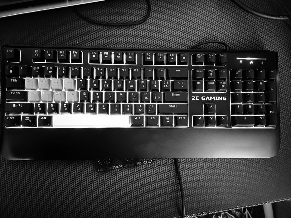 Клавиатуралар сотилади механически срочно