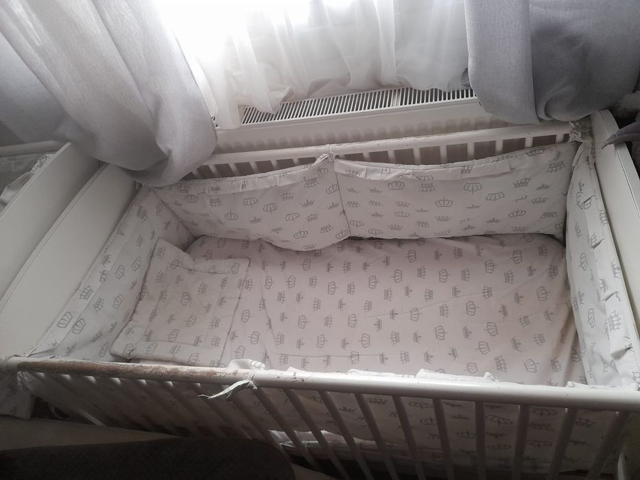 Vând pătut de copii  cu sertare si sistem legan