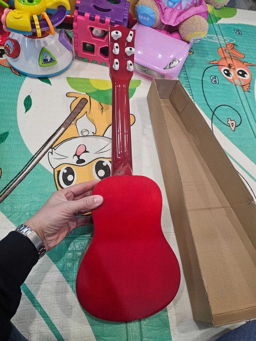 Детска дървена китара
