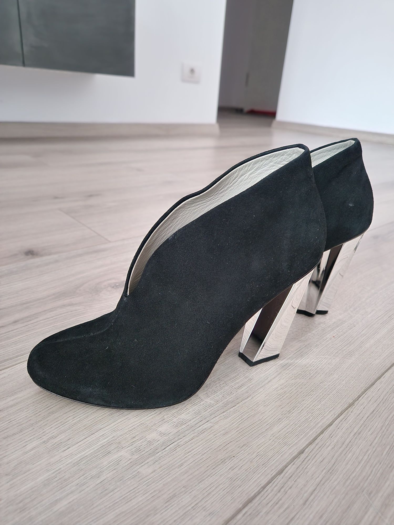 Botine negre piele 39, toc oglinda