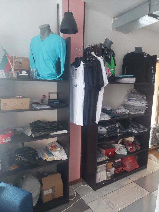 Продавам чисто нови шкафове.скринове за МАГАЗИН. СПЕШНО