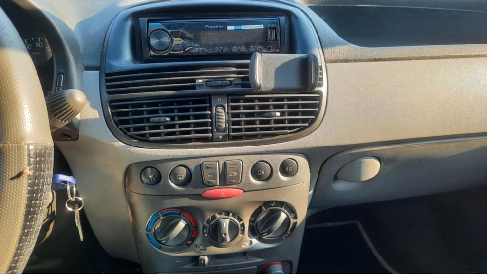 ФИАТ ПУНТО 1.9 jtd 80 кс 2000 г