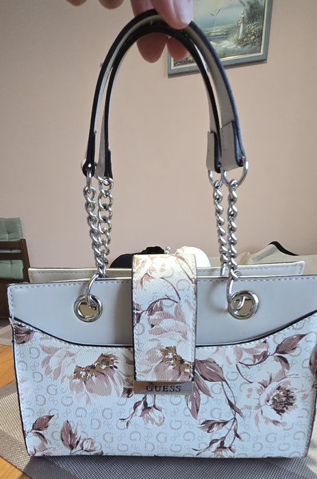 Дамска чанта GUESS