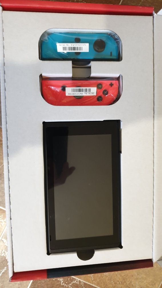 Конзола Nintendo Switch + калъфче + 2 игри Mario+Rabbids и Ringfit adv