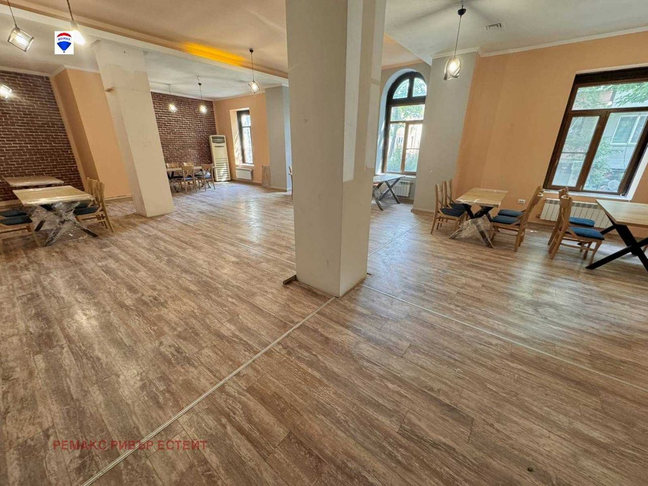 Дава се под наем Заведение в Русе, Център - 370 кв.м за 2560 € - Снимка #1