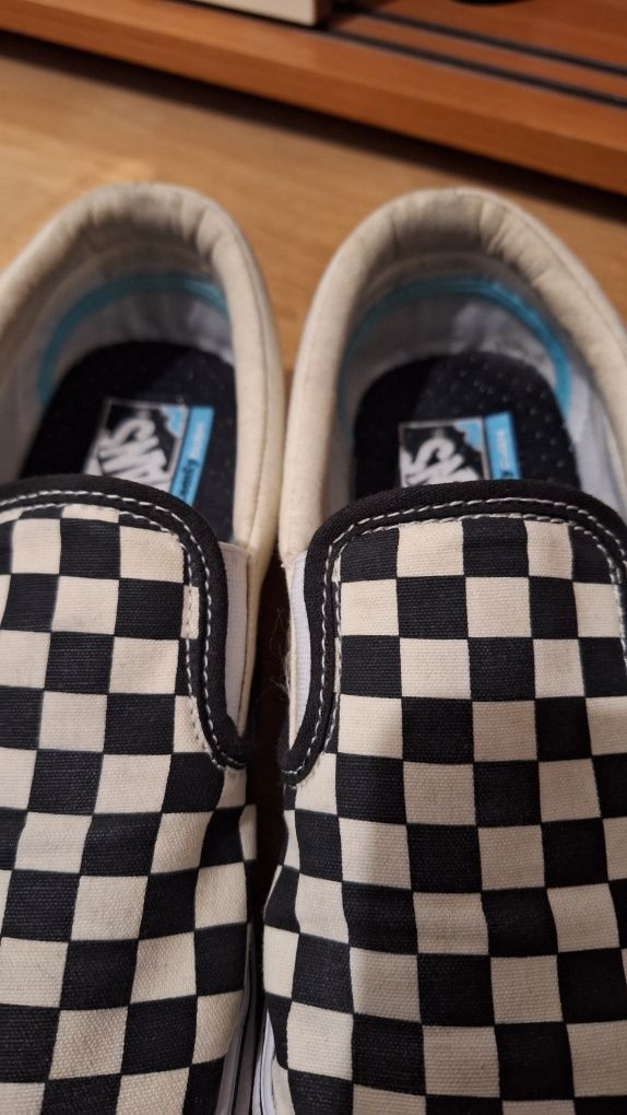 Продавам няколко модела VANS